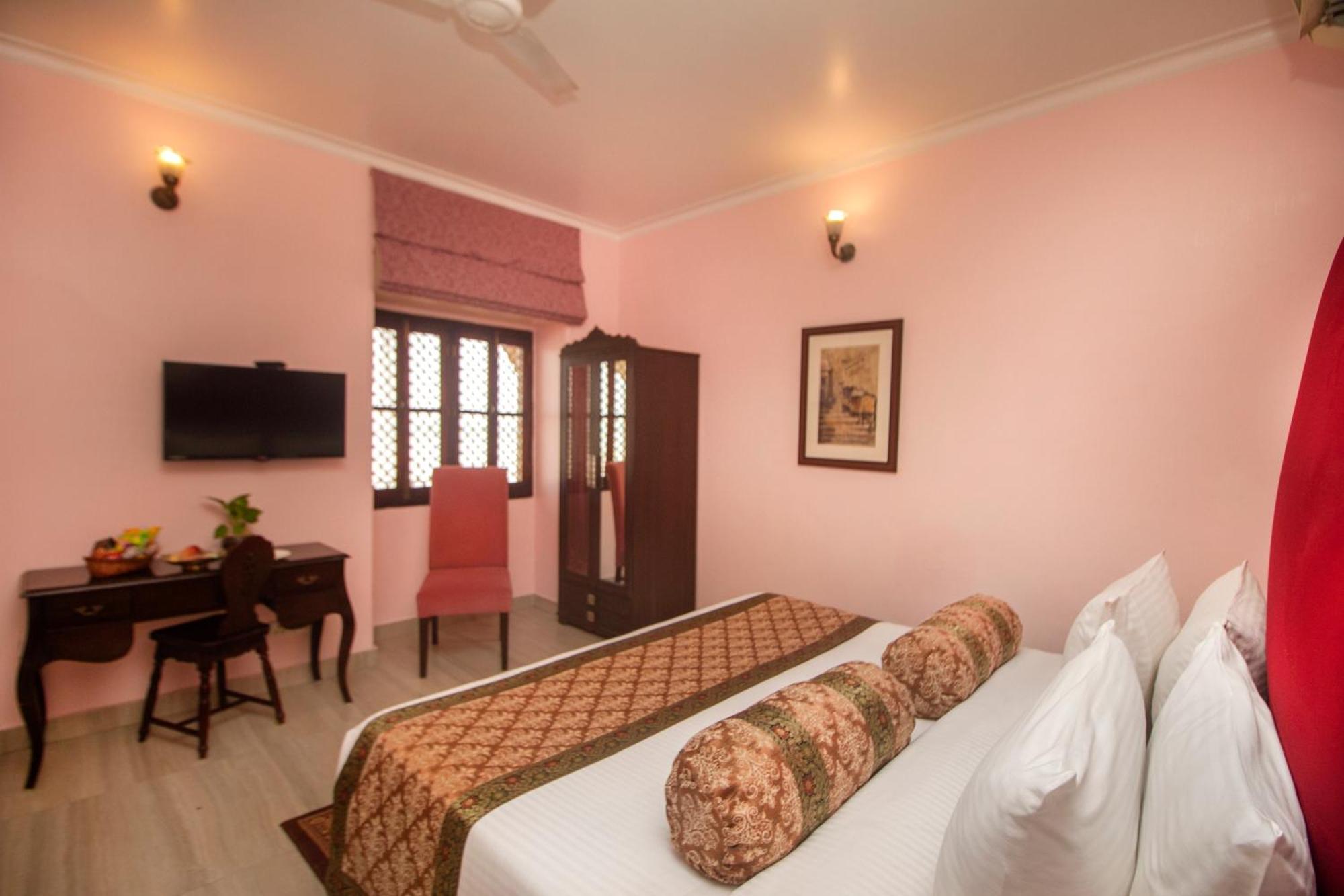 Отель Amritara Suryauday Haveli Варанаси Экстерьер фото