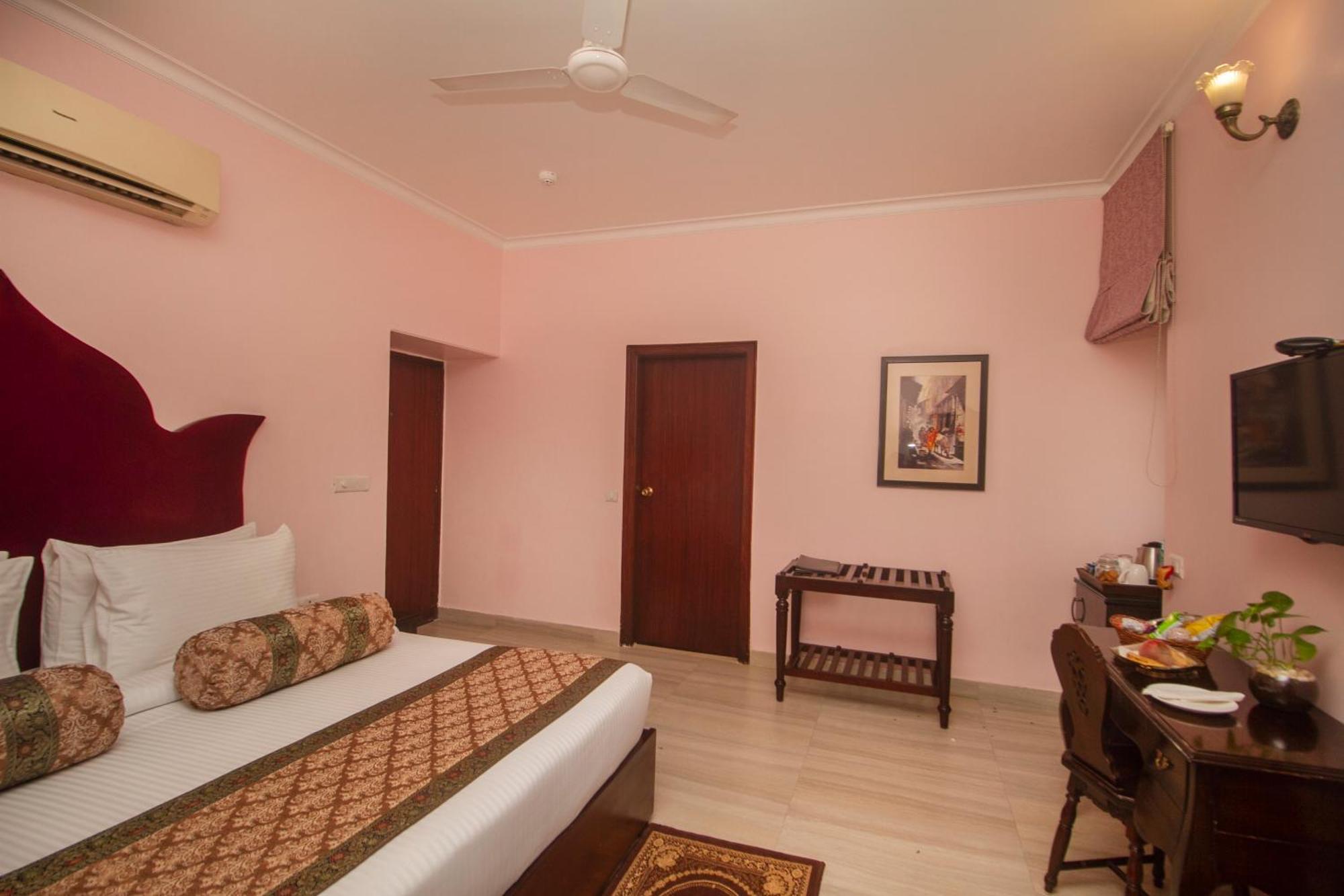 Отель Amritara Suryauday Haveli Варанаси Экстерьер фото