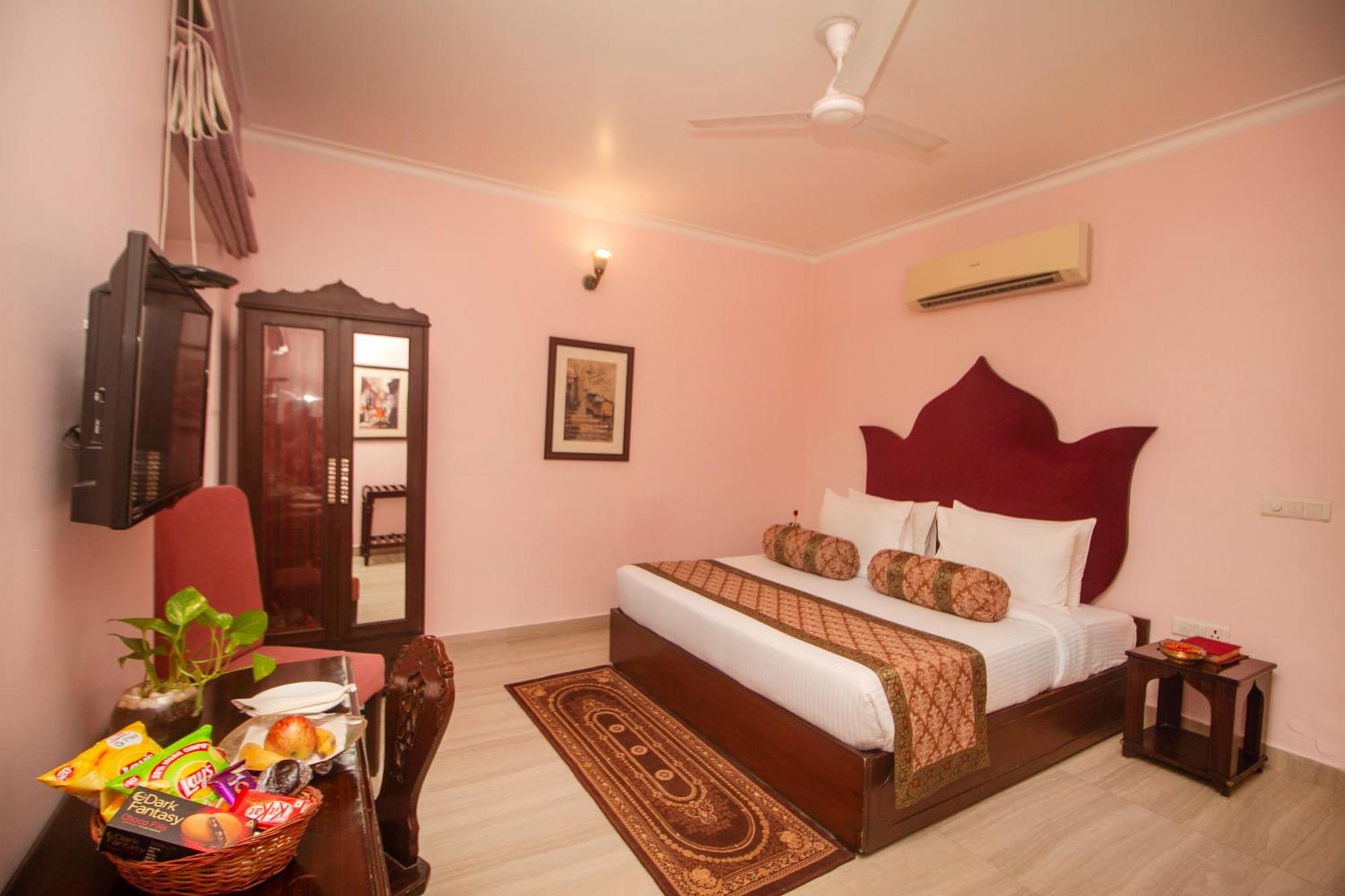 Отель Amritara Suryauday Haveli Варанаси Экстерьер фото