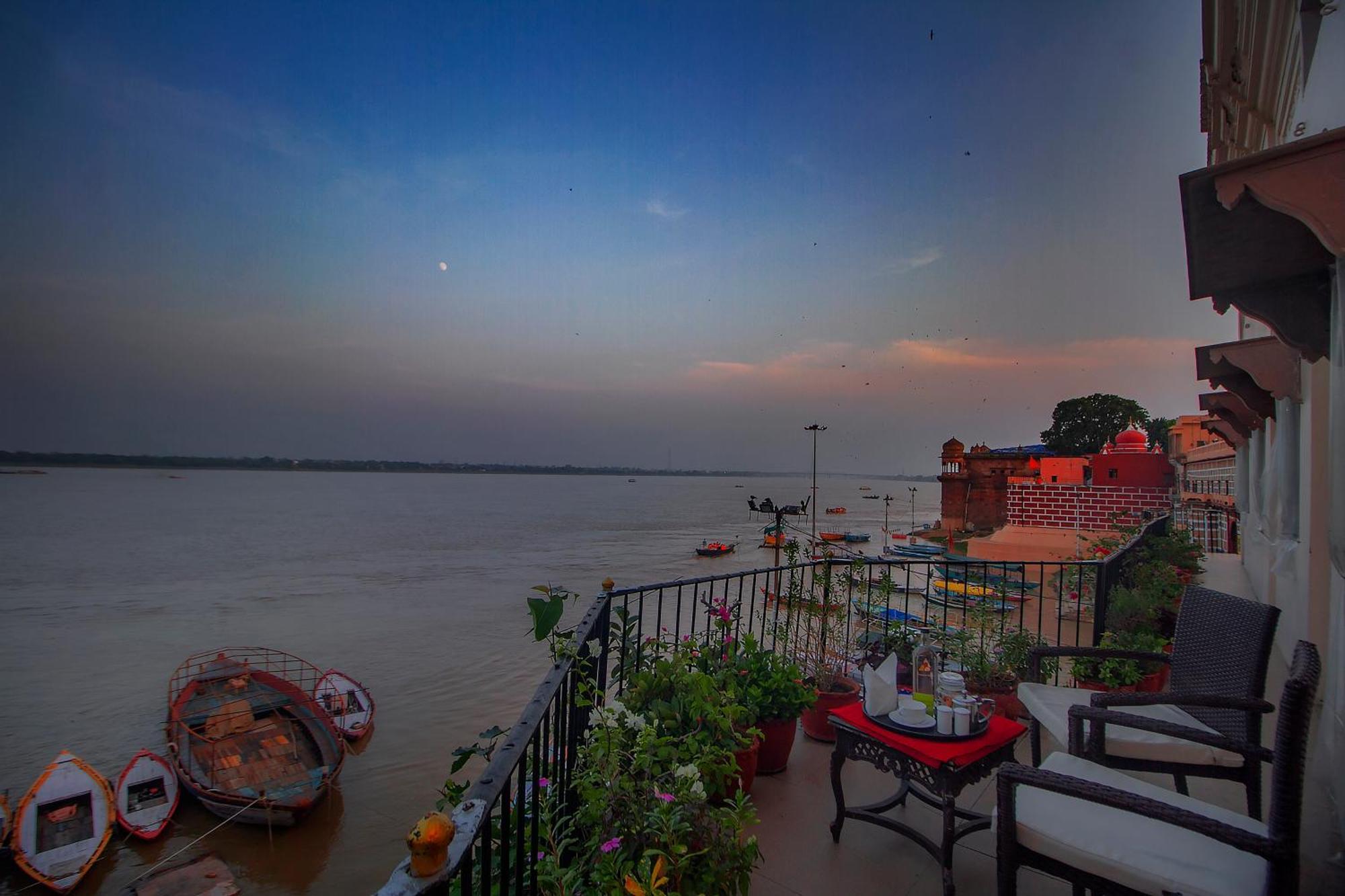 Отель Amritara Suryauday Haveli Варанаси Экстерьер фото