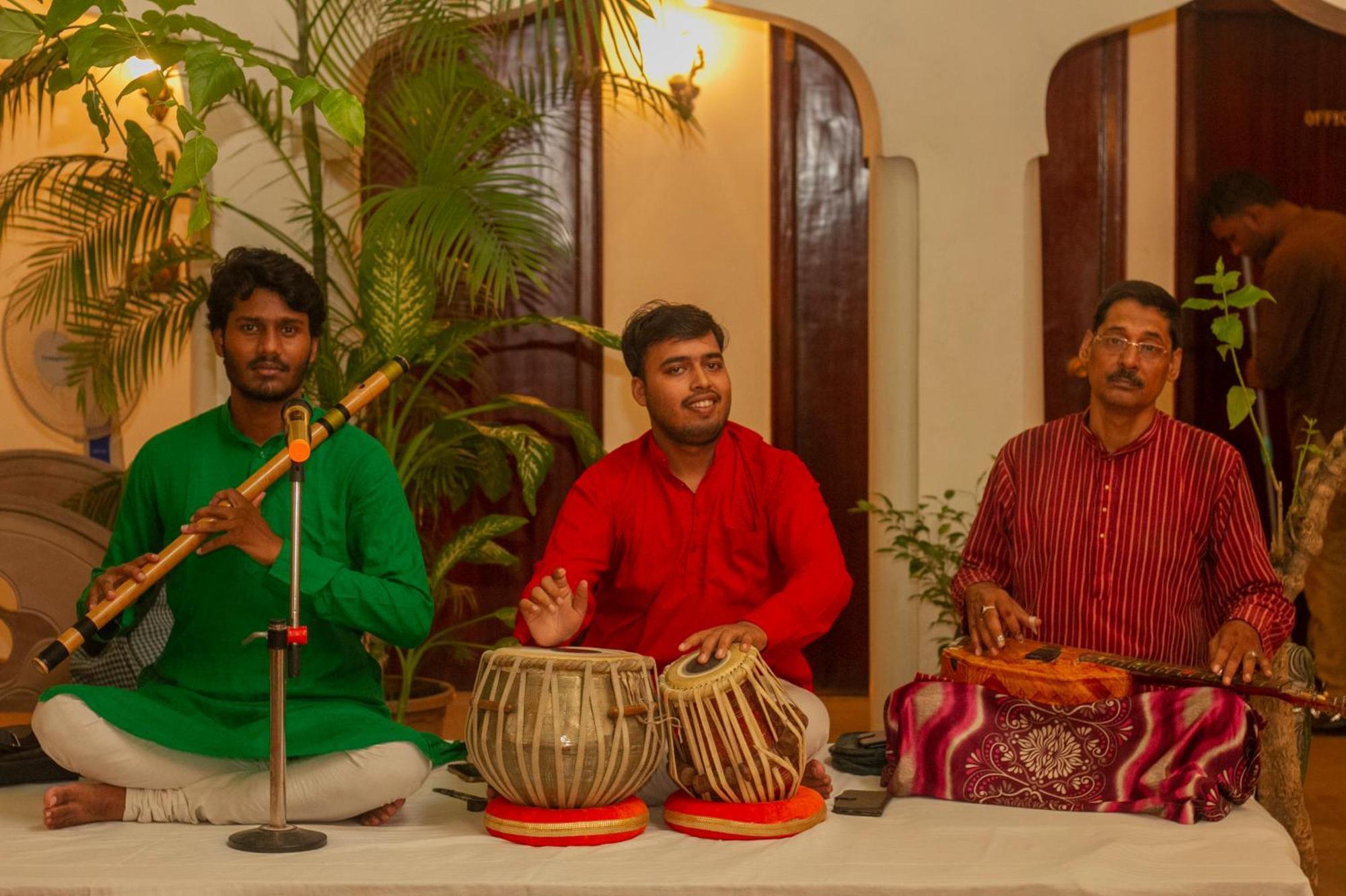 Отель Amritara Suryauday Haveli Варанаси Экстерьер фото
