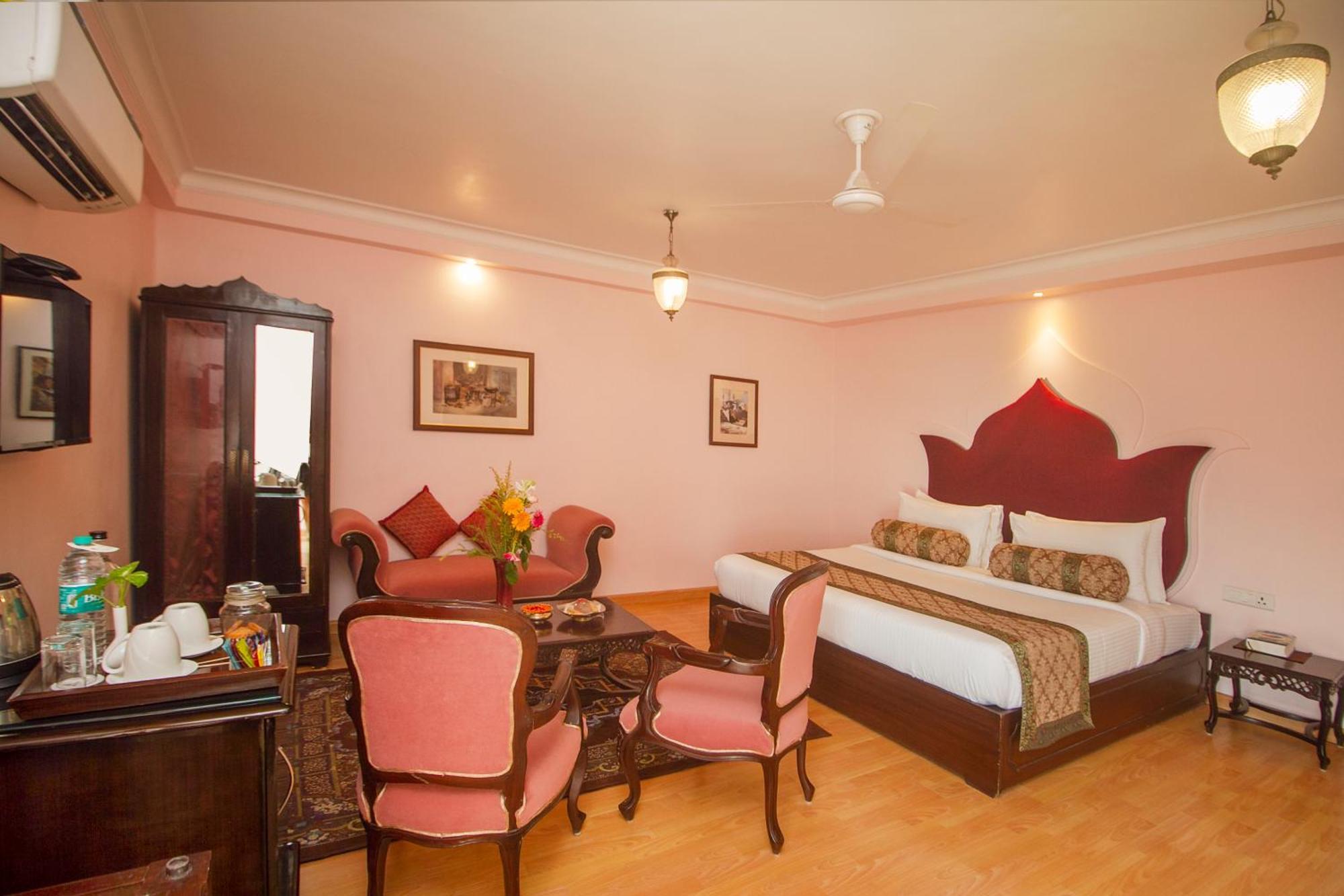 Отель Amritara Suryauday Haveli Варанаси Экстерьер фото