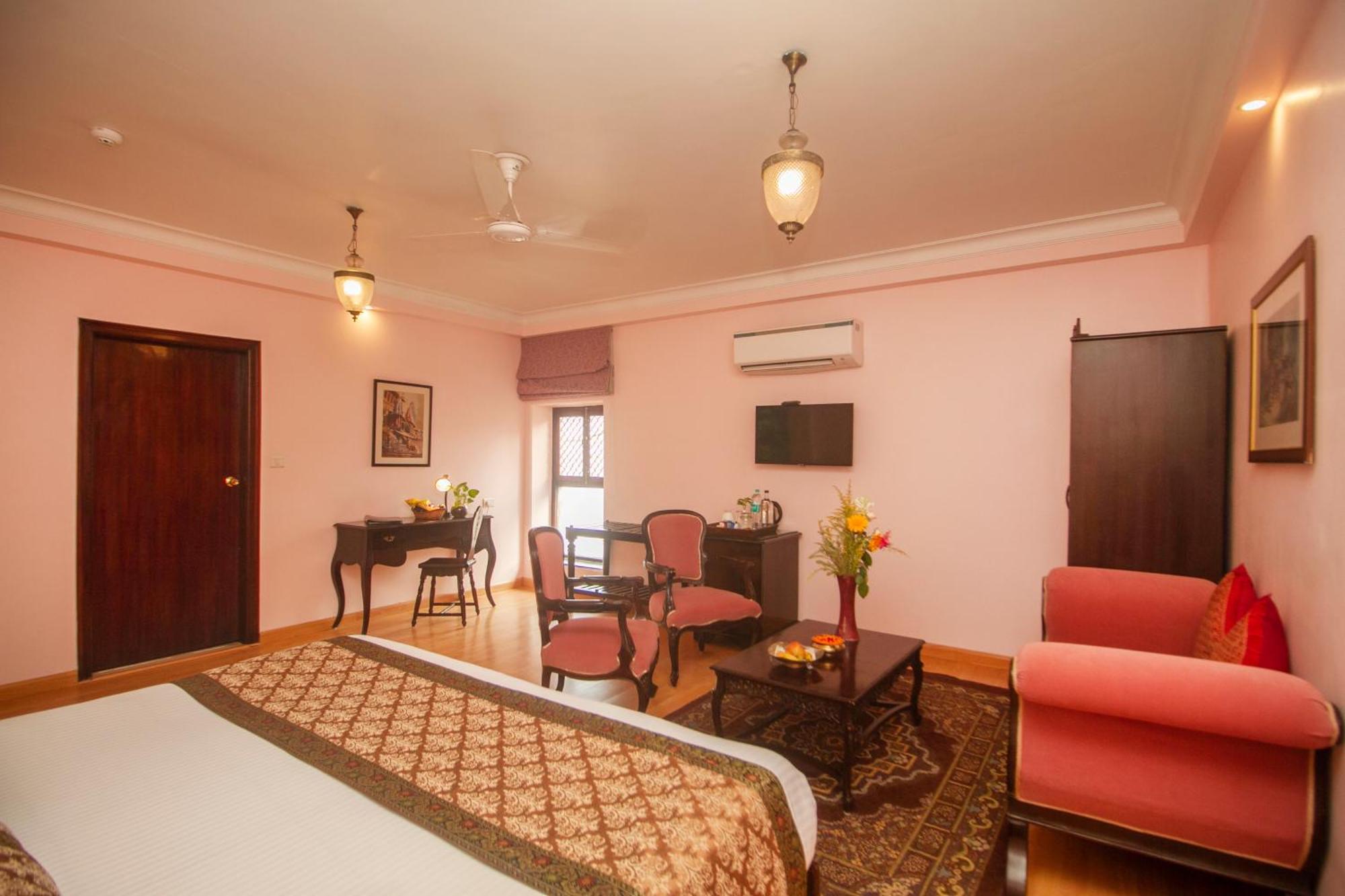 Отель Amritara Suryauday Haveli Варанаси Экстерьер фото