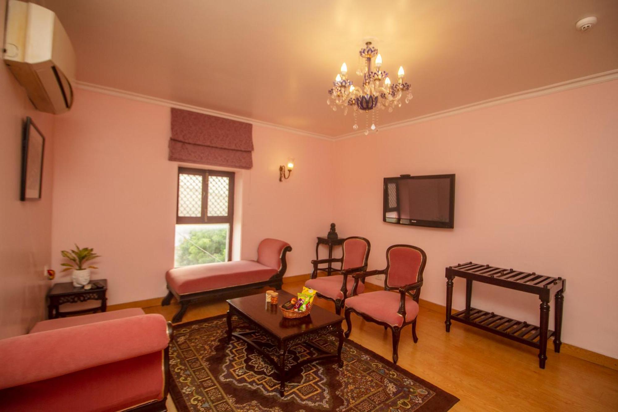 Отель Amritara Suryauday Haveli Варанаси Экстерьер фото