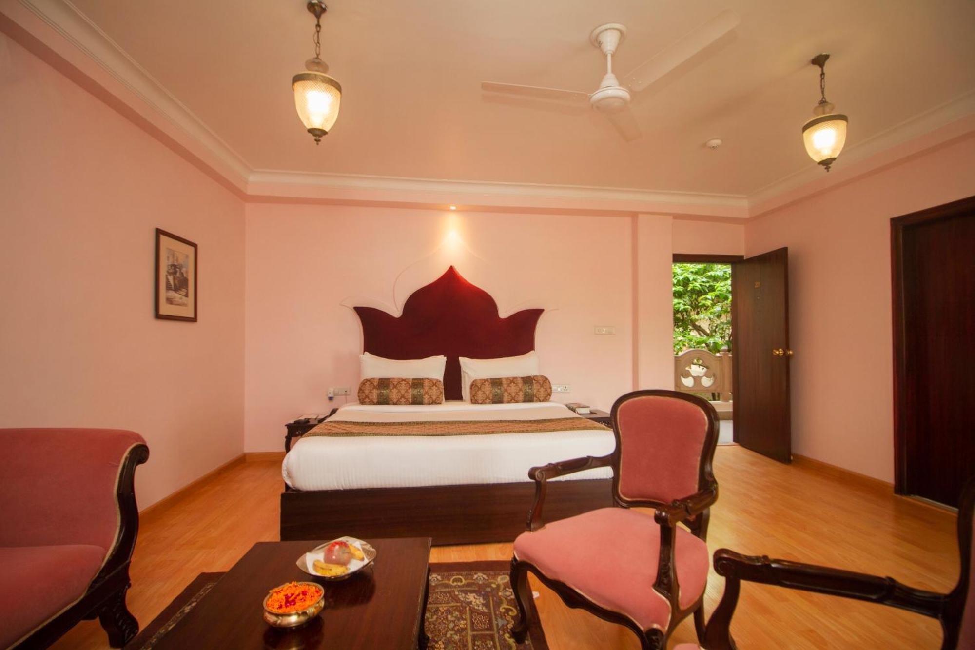 Отель Amritara Suryauday Haveli Варанаси Экстерьер фото