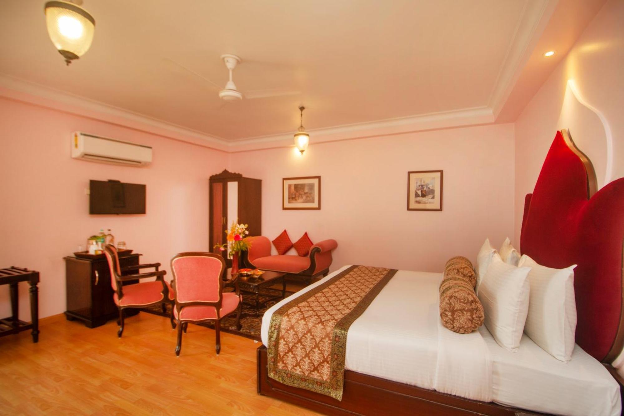 Отель Amritara Suryauday Haveli Варанаси Экстерьер фото