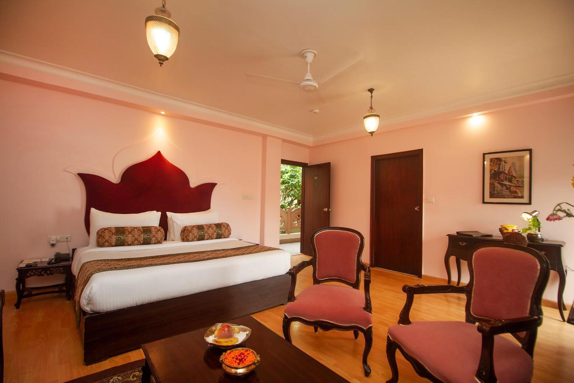 Отель Amritara Suryauday Haveli Варанаси Экстерьер фото